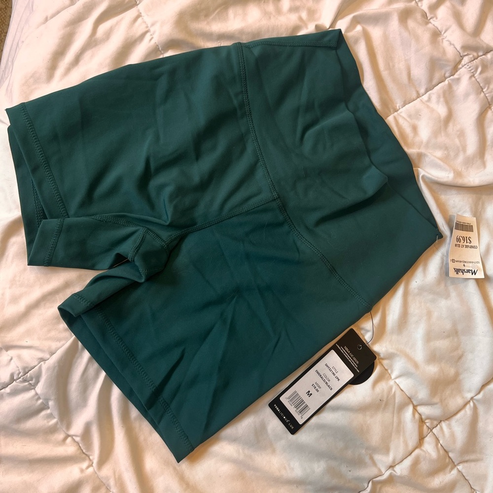 Yogalicious Workout Biker Shorts Size Medium NWT